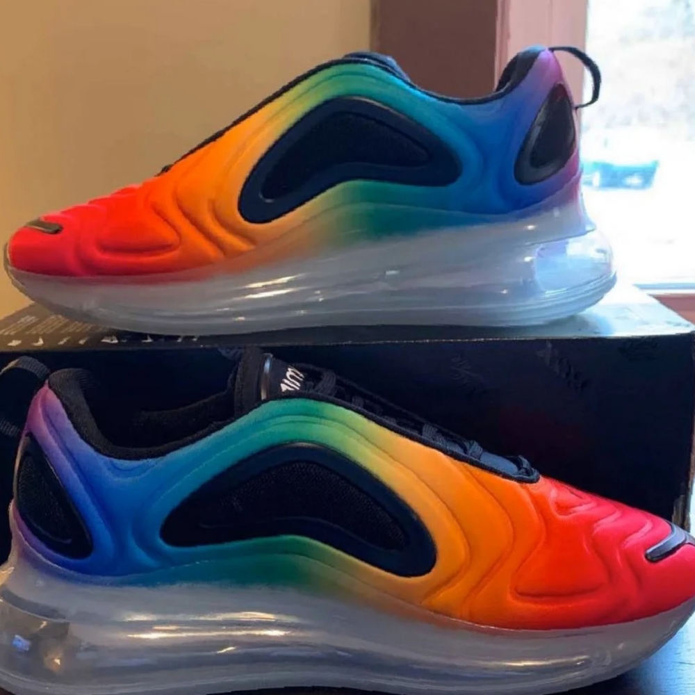Nike "be true" air max 720